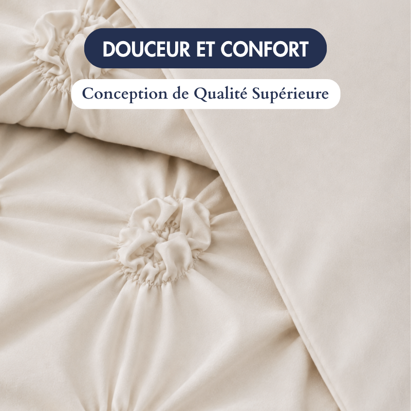 Détail du tissu doux et du motif floral de la housse de couette beige